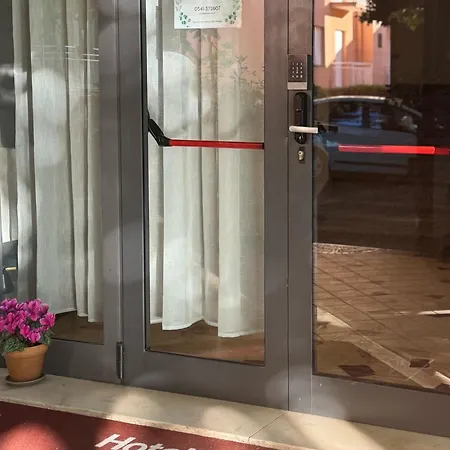 Eureka Hotel 3*